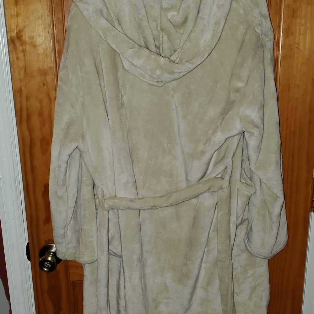 Summer & Rose Robe - Picture 2 of 11